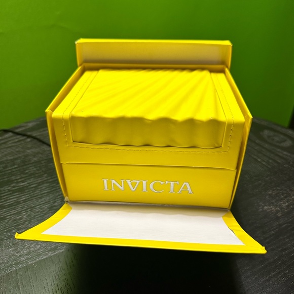 NWT Superman Invicta Watch with hard case and gift box - Picture 14 of 16